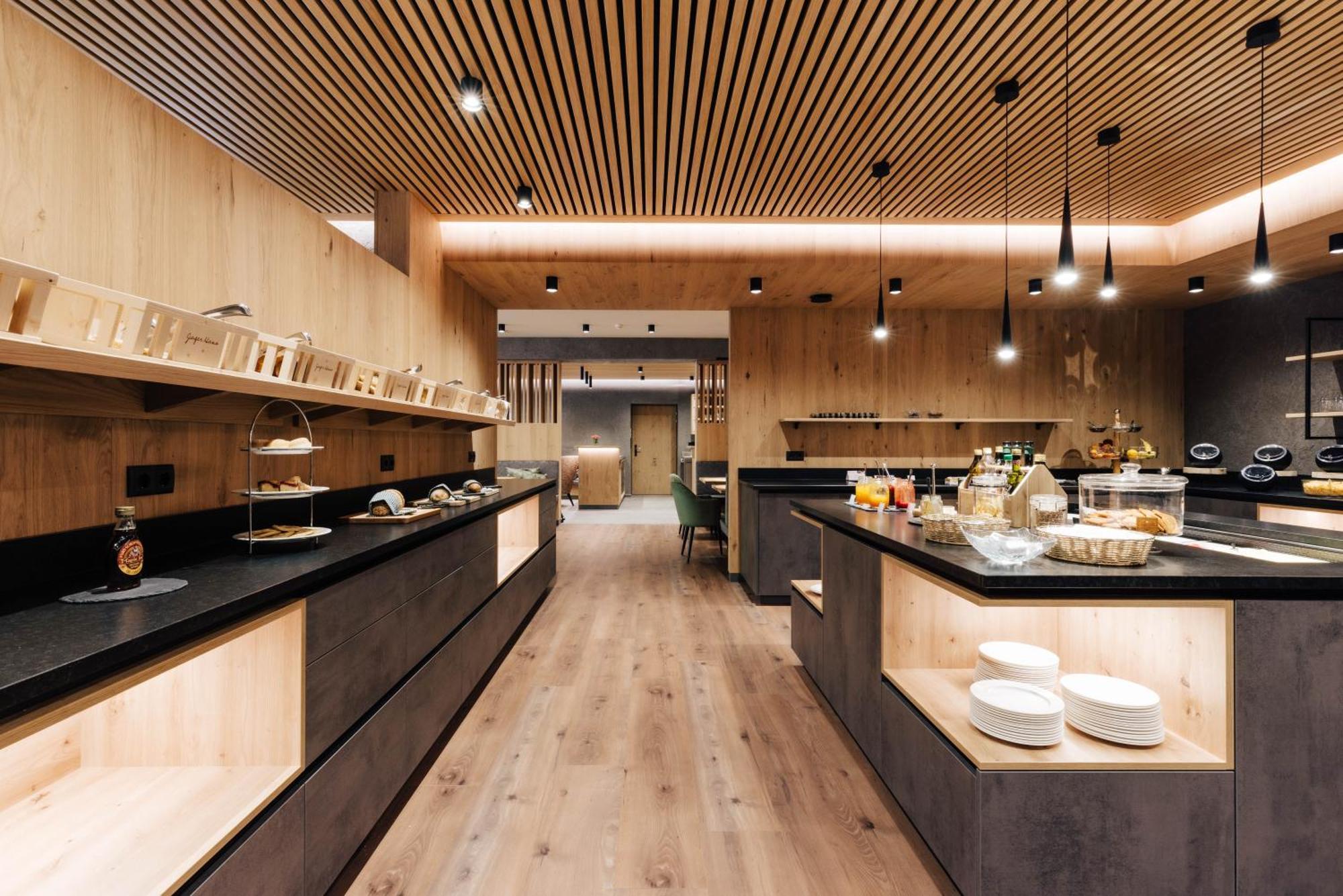 Hotel Jager Hans San Martino In Passiria  ภายนอก รูปภาพ
